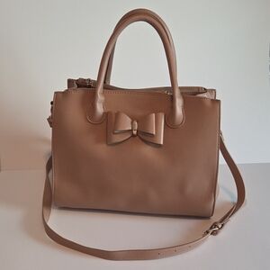 Elegant Tan Bow Accent Handbag